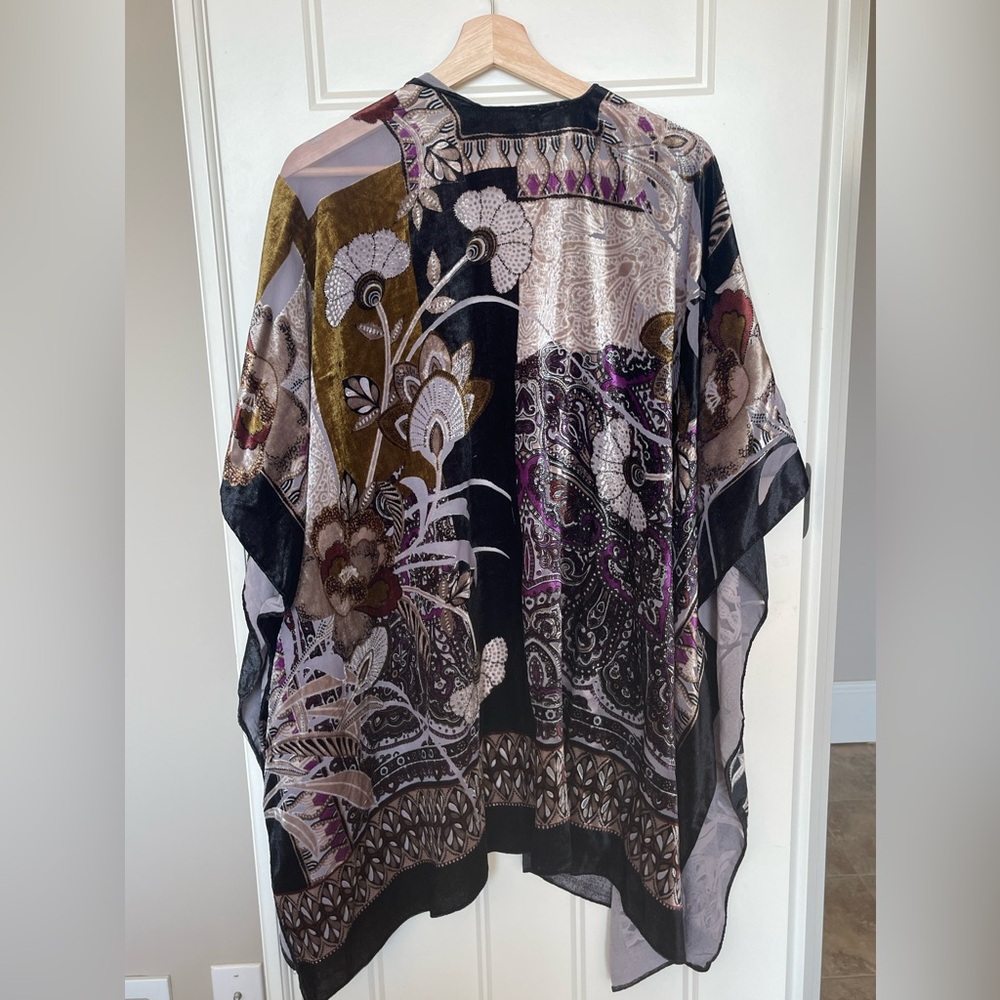 Akemi & Kin Paisley Velvet Short Duster - Picture 5 of 6